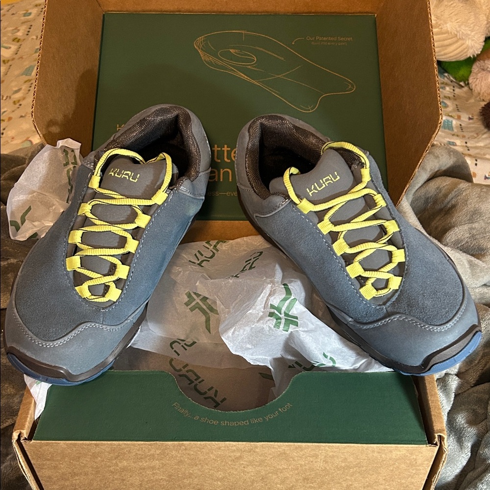 NWB KURU Women’s Walk & Hiking Shoe, Mineral Blue W/Lime Highlights, Sz 9 Wide.